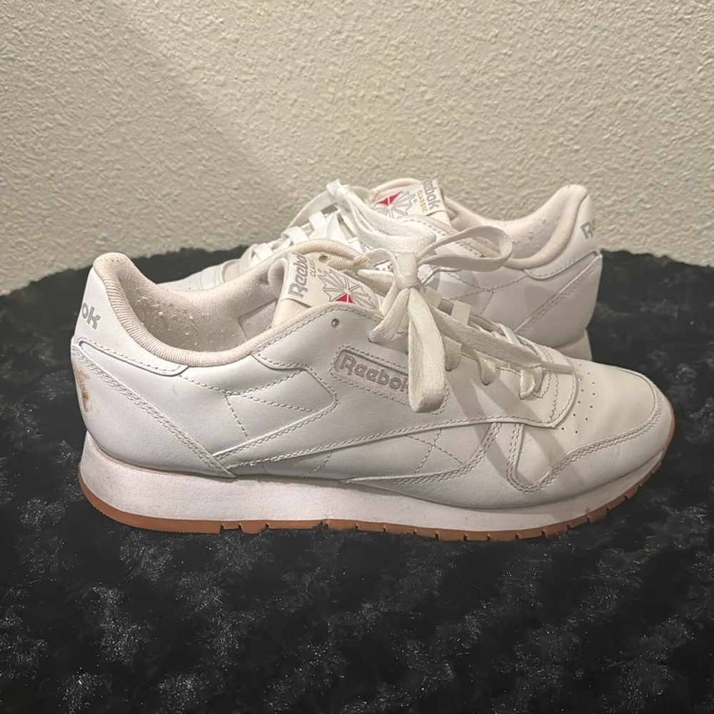 Women’s Classic White Leather Reeboks Size 10.5, EUC